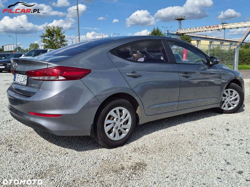 Hyundai Elantra - 20