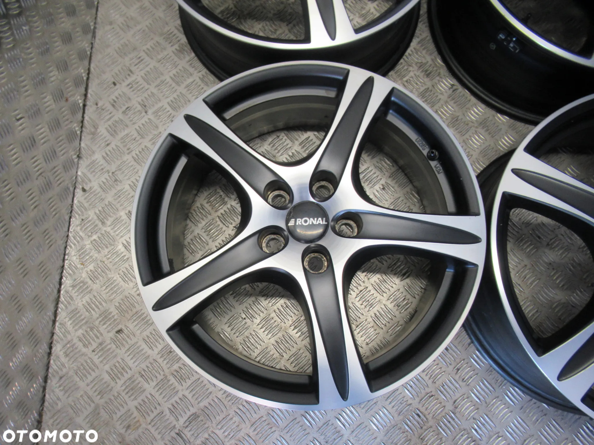 Felgi Ronal R56 BMW Insignia Vw T5 T6 7,5Jx19 et44 5x120 - 6