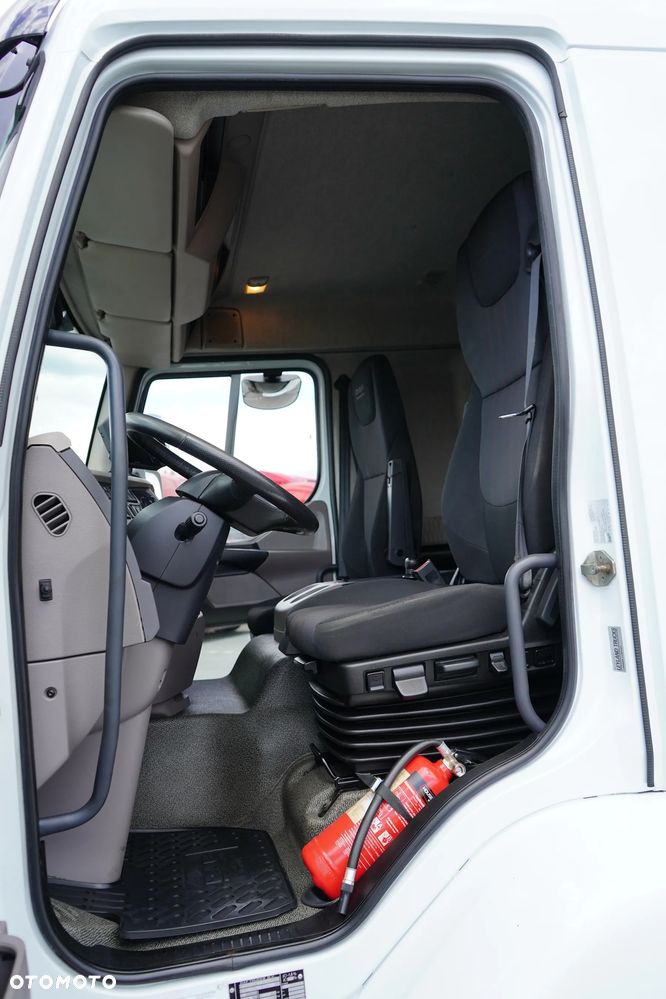 DAF / LF / 260 / EURO 6 / ACC / IZOTERMA + WINDA / 18 PALET / ŁAD. 7 700 KG - 7
