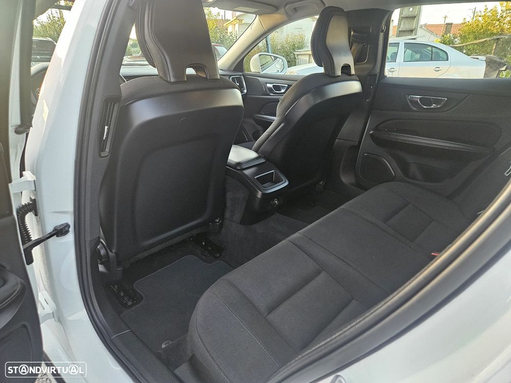 Volvo V60 2.0 D3 Momentum - 17