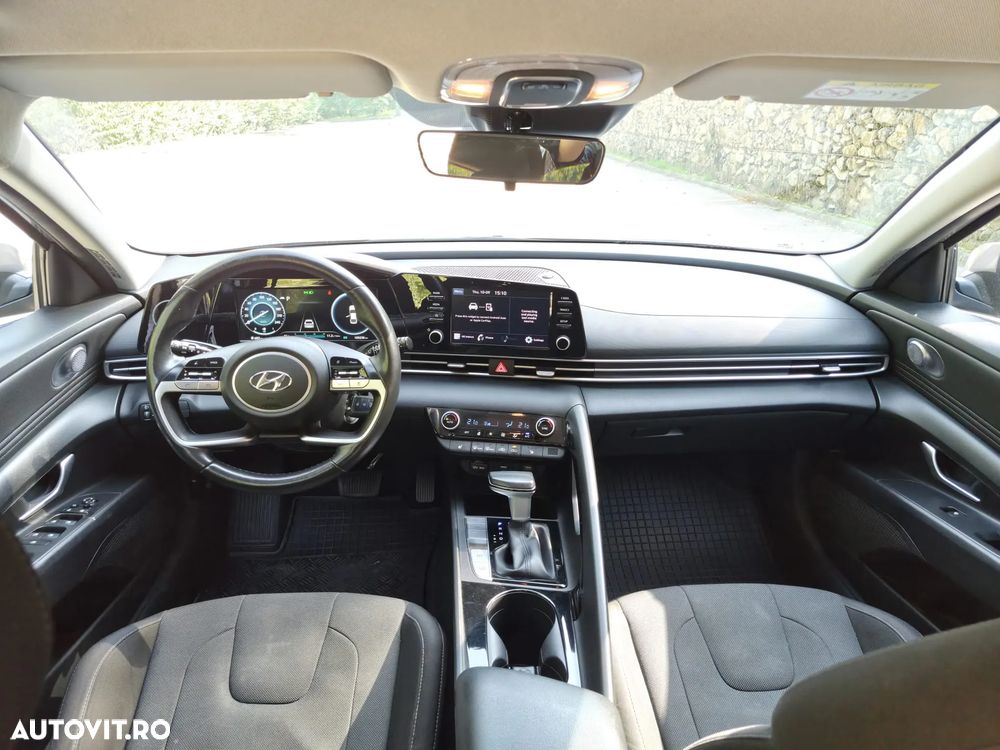 Hyundai Elantra 1.6 l 123 CP CVT Highway - 22