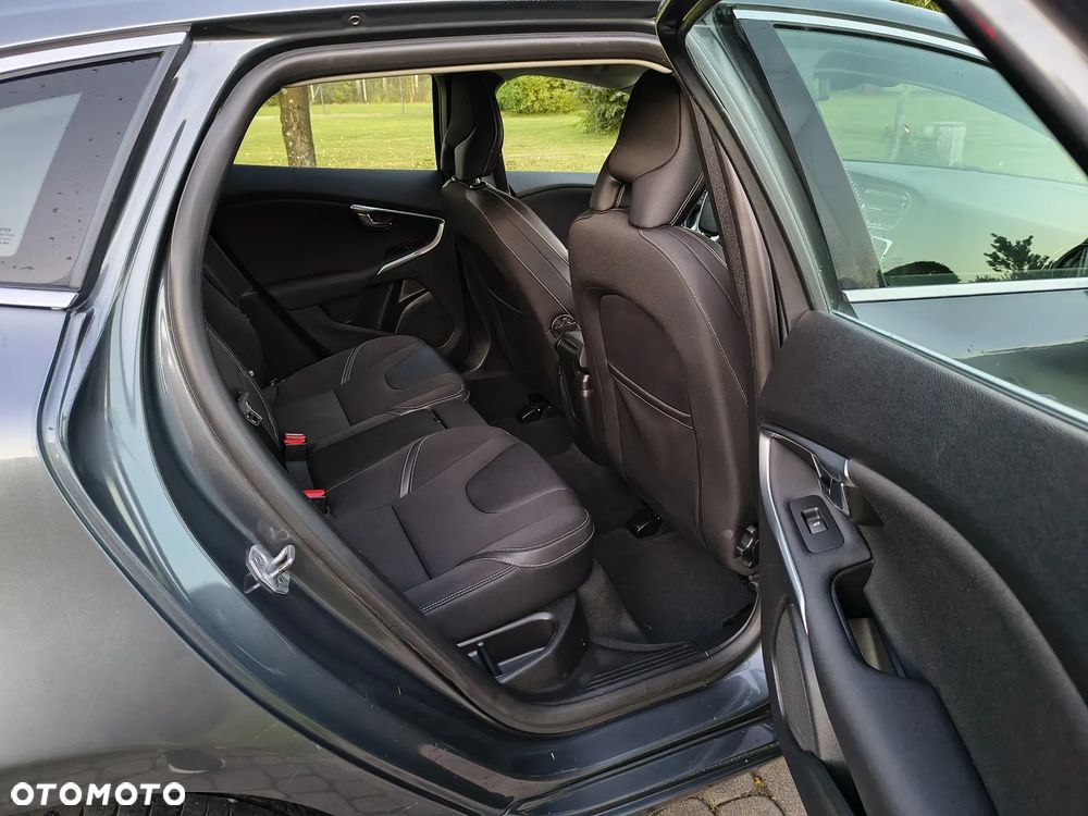 Volvo V40 D2 Summum - 19