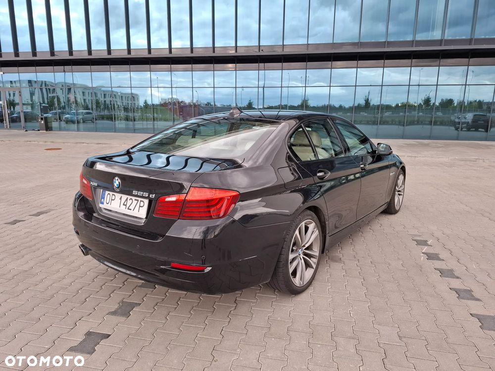 BMW Seria 5 525d xDrive - 11