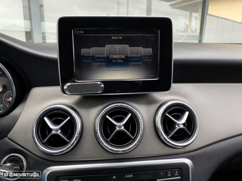 Mercedes-Benz CLA 180 d Shooting Brake Urban - 13