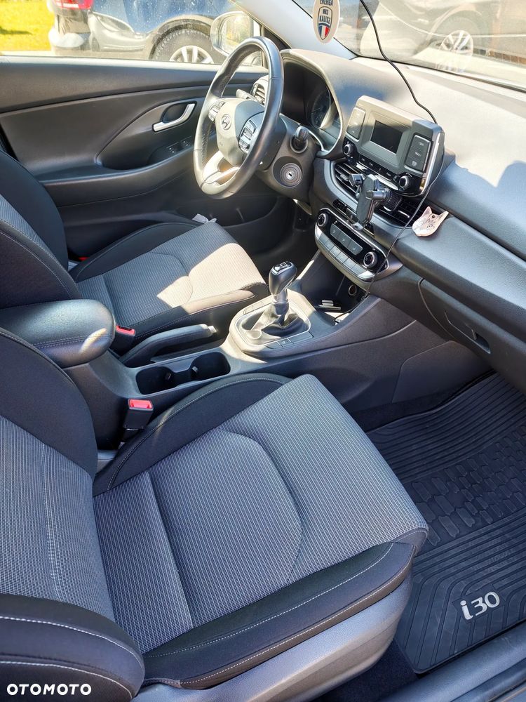 Hyundai i30 1.5 DPI Classic + - 7
