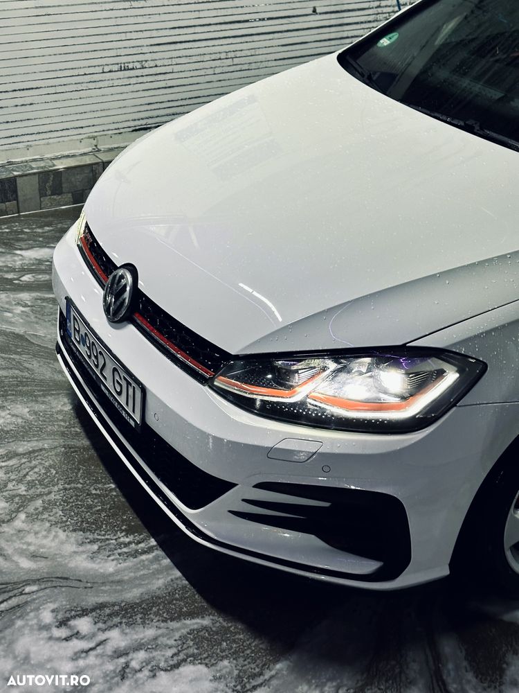 Volkswagen Golf - 10