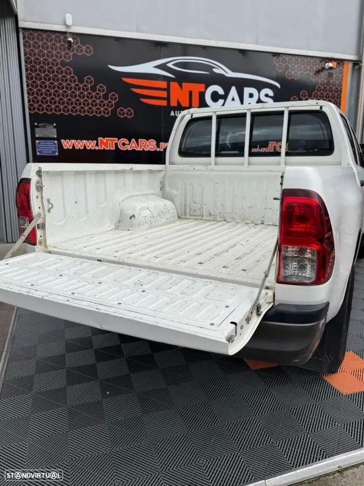 Toyota Hilux 2.4 D-4D 4WD CD CM - 16