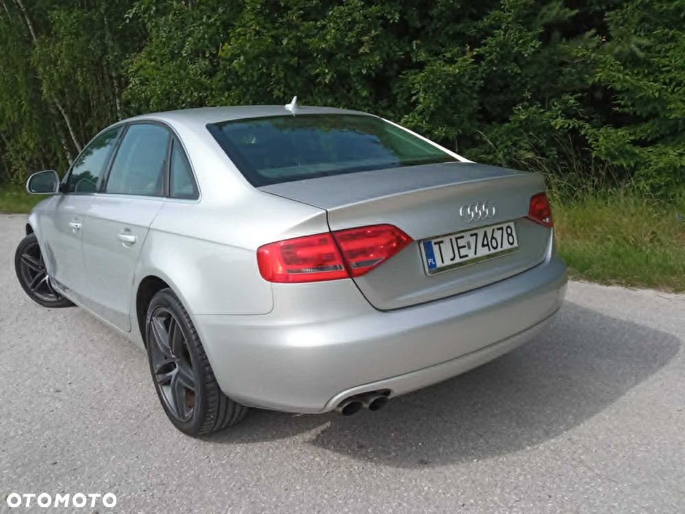 Audi A4 Limousine - 8