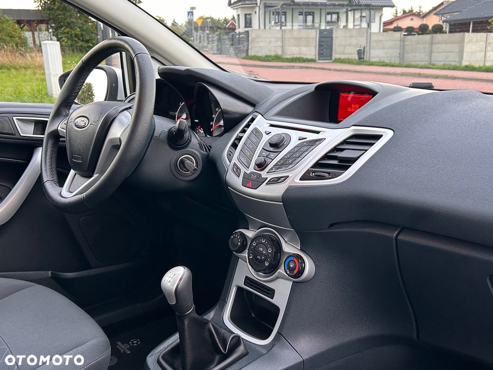 Ford Fiesta 1.25 Champions Edition - 34