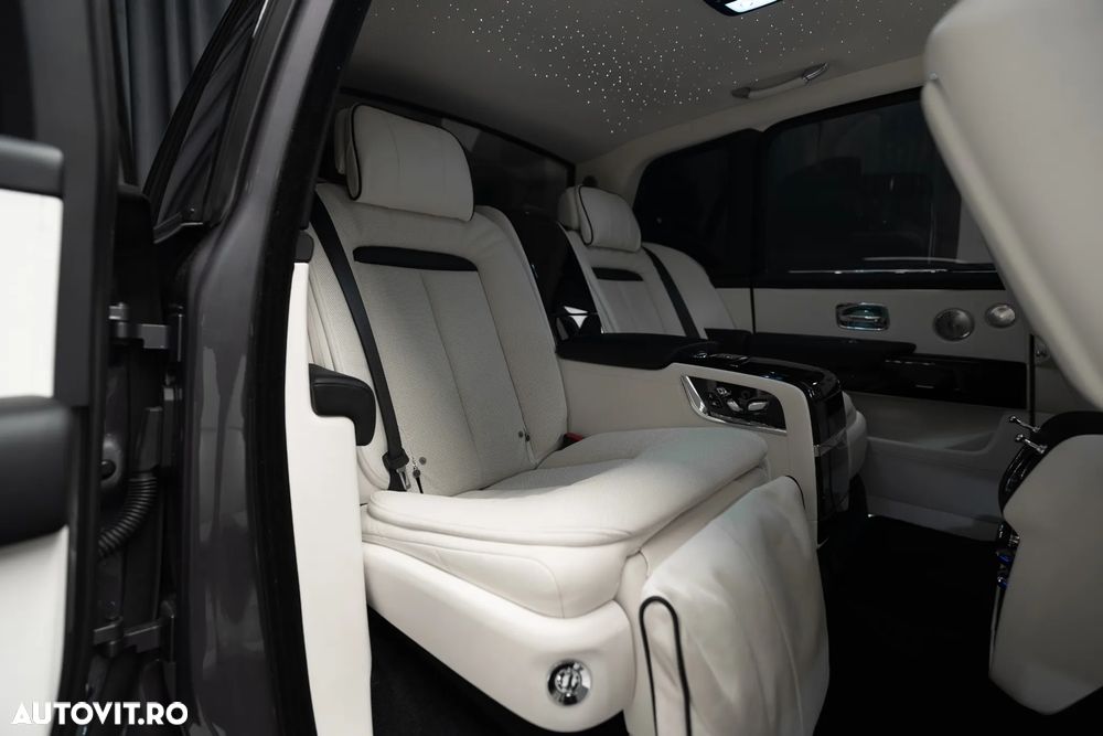Rolls-Royce Cullinan Standard - 24
