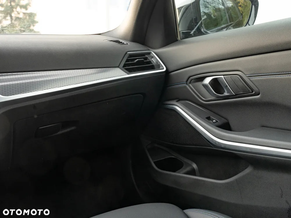 BMW Seria 3 318i M Sport - 15