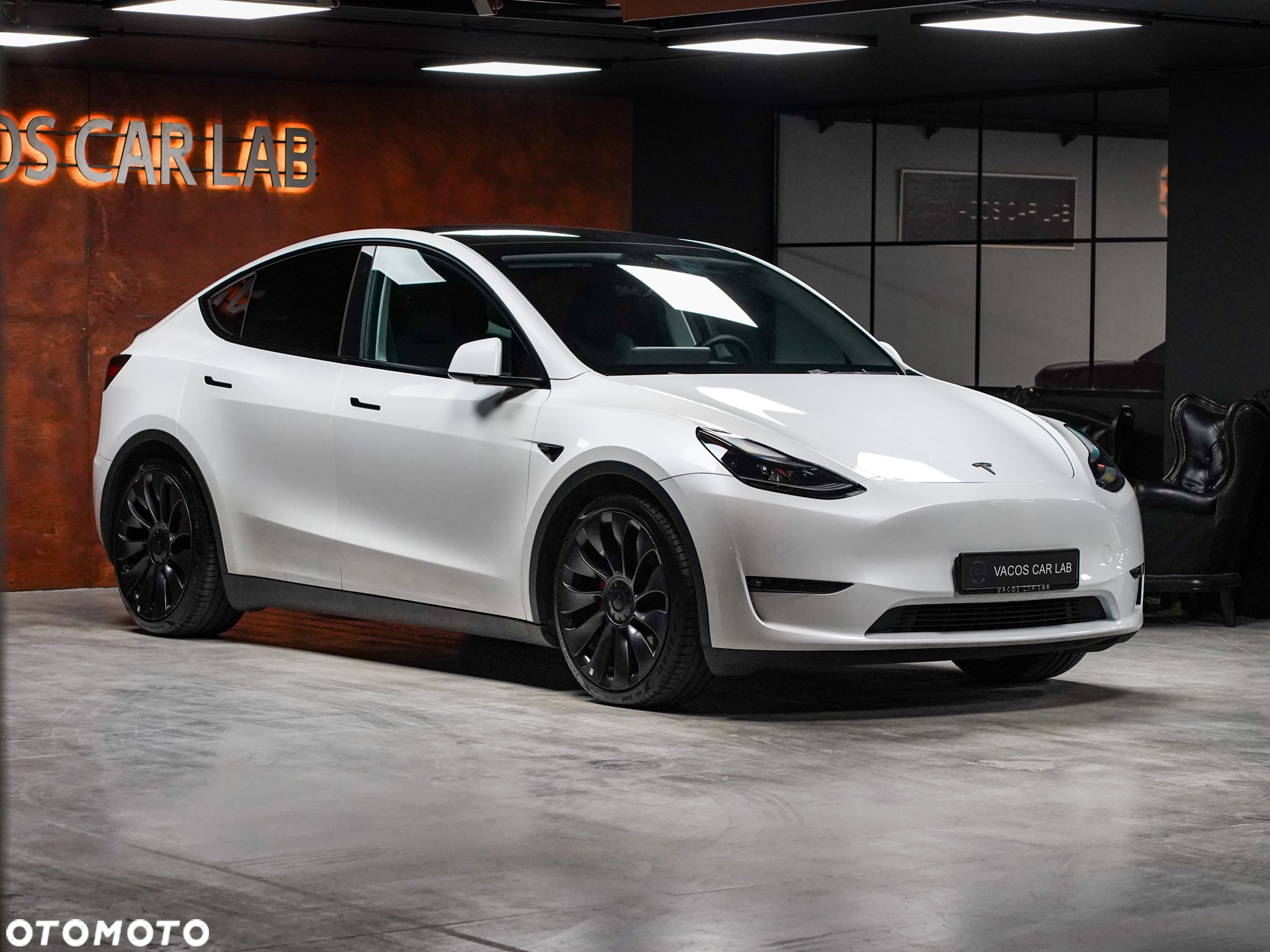 Tesla Y Performance AWD - 2