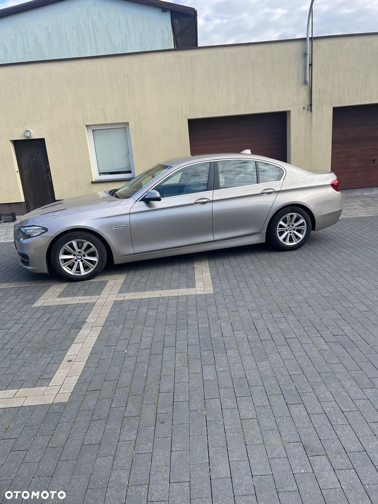 BMW Seria 5 525d xDrive - 2