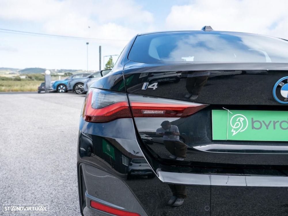 BMW i4 eDrive35 Desportiva M - 12
