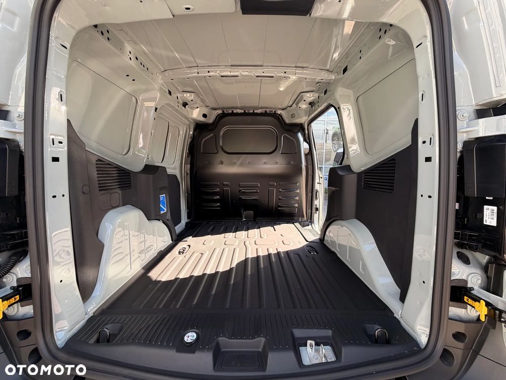 Ford Transit Courier - 11