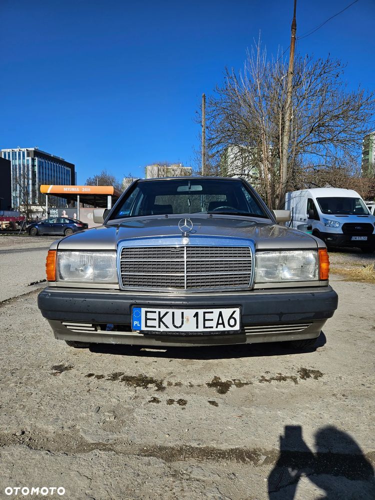 Mercedes-Benz W201 (190) - 12