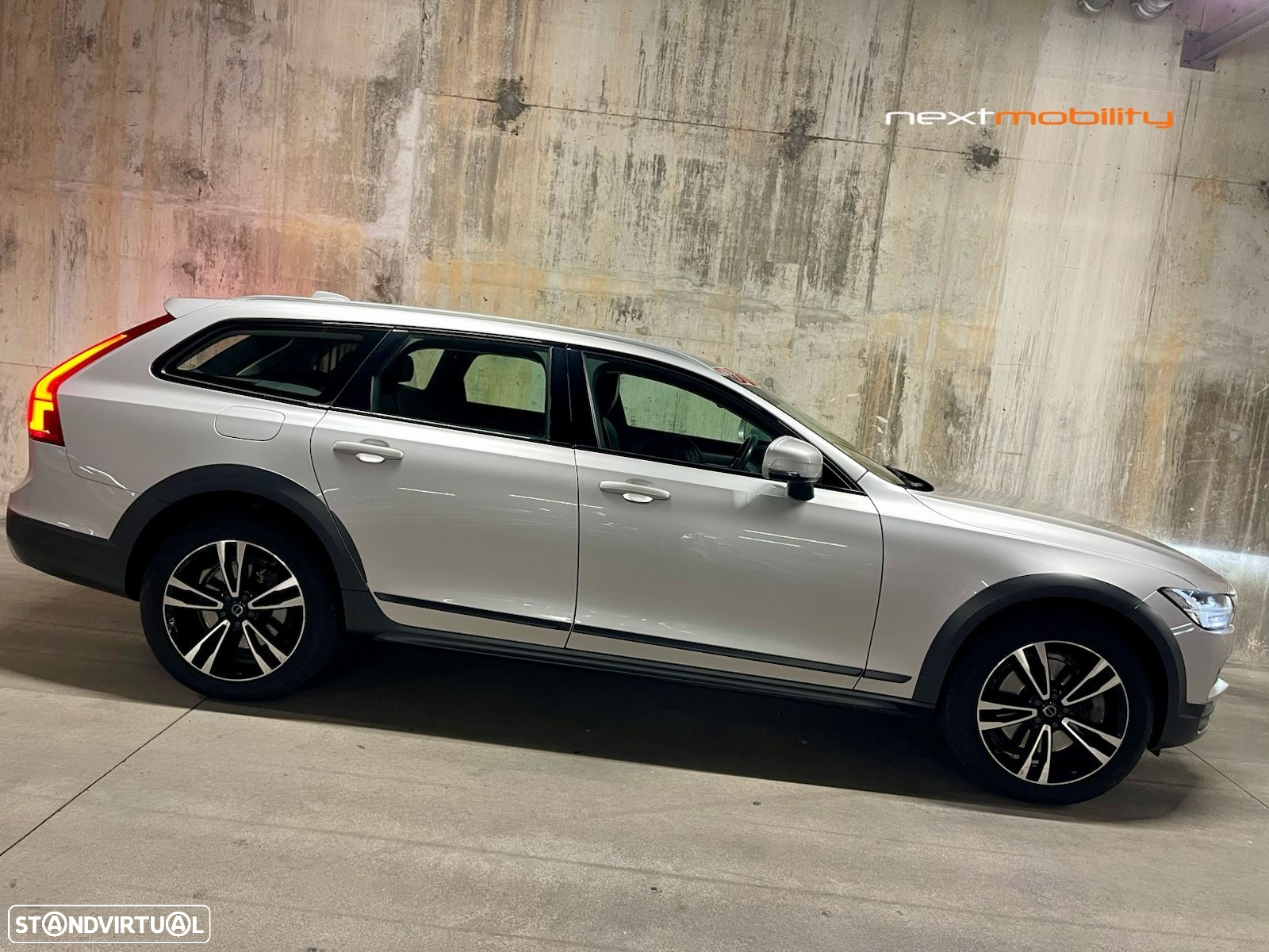 Volvo V90 Cross Country 2.0 D4 Pro AWD Geartronic - 10