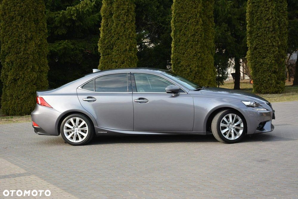 Lexus IS Luxury Line - 12