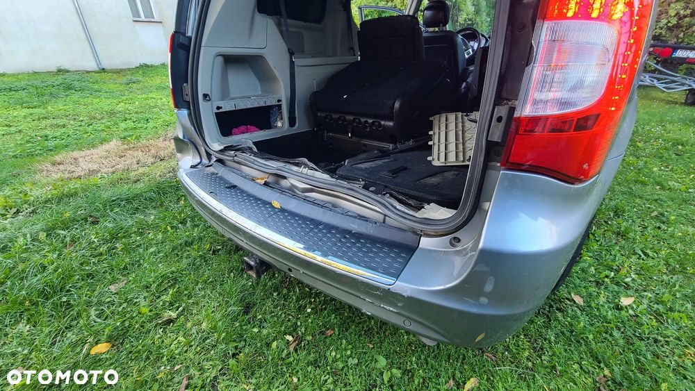 Chrysler Town & Country - 14