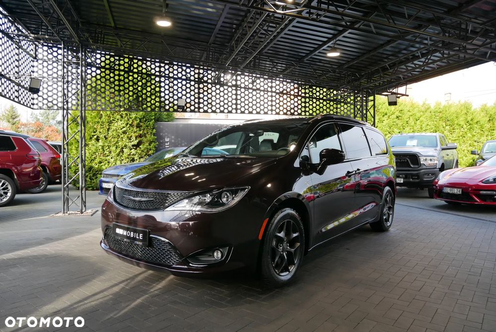 Chrysler Pacifica - 1