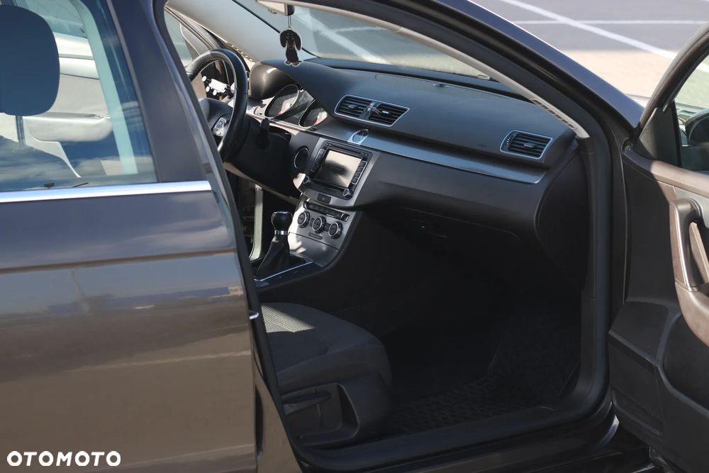 Volkswagen Passat 2.0 TDI Comfortline - 20