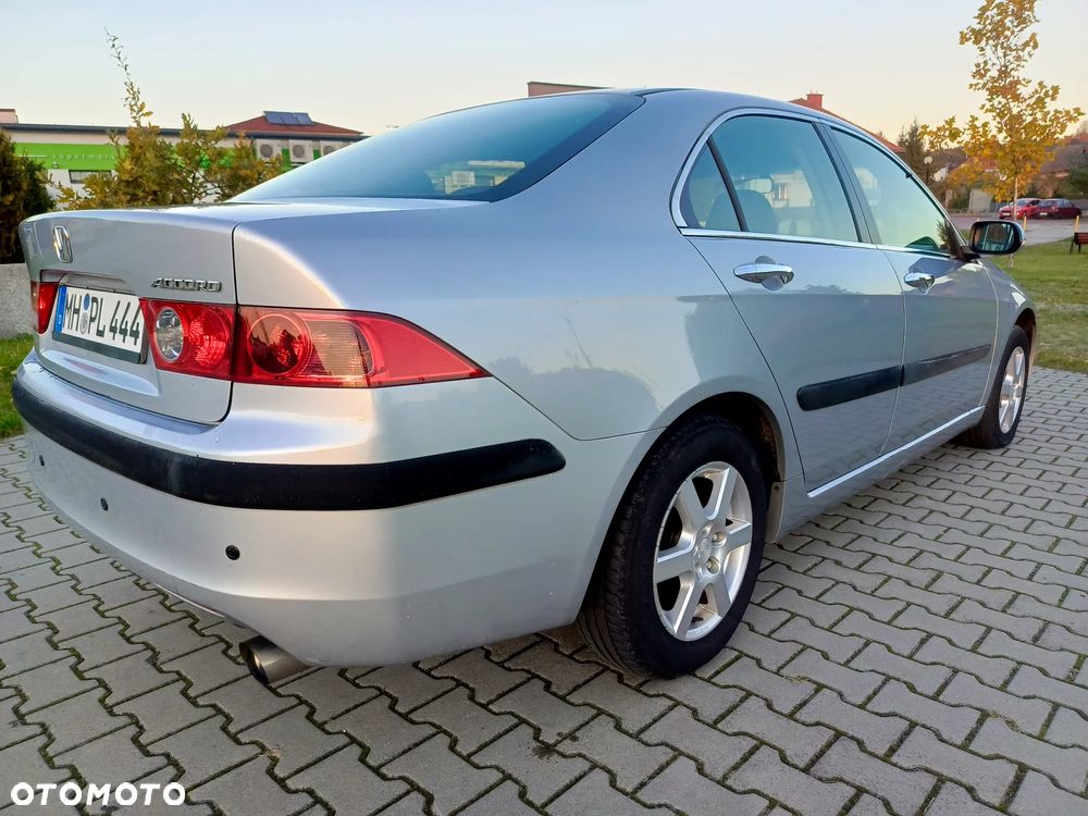 Honda Accord 2.0 ES - 31