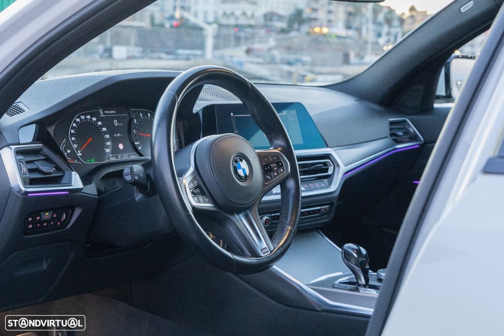 BMW 320 i Touring Aut. M Sport - 13
