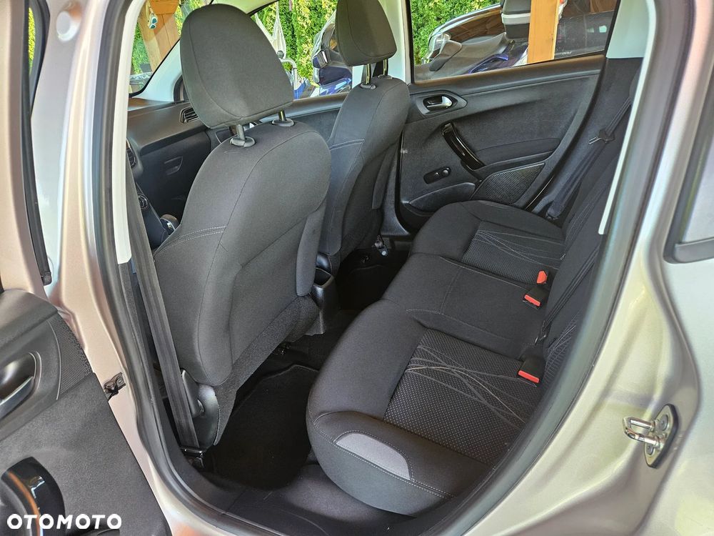 Peugeot 208 1.2 PureTech Allure - 6