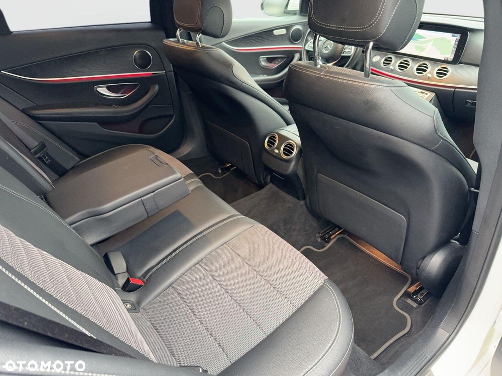 Mercedes-Benz Klasa E 200 4-Matic 9G-TRONIC - 21