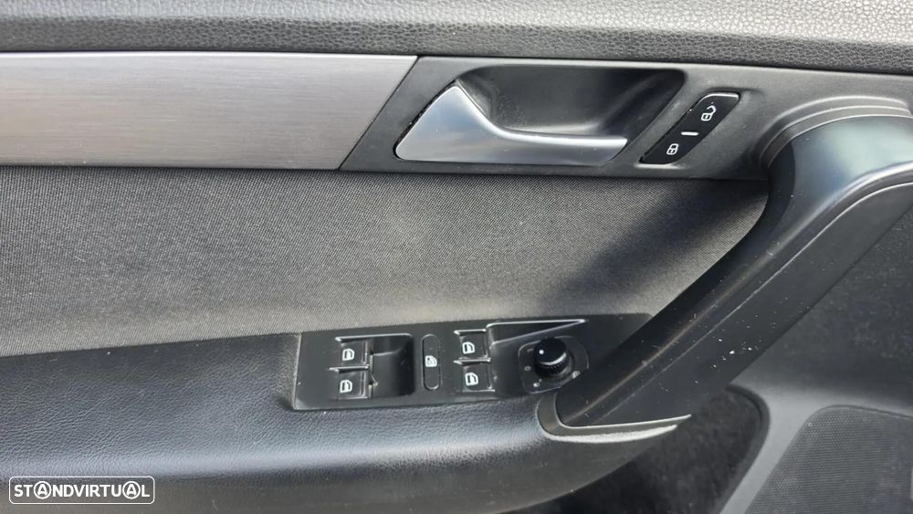 VW Passat Variant 1.6 TDI BlueMotion - 16