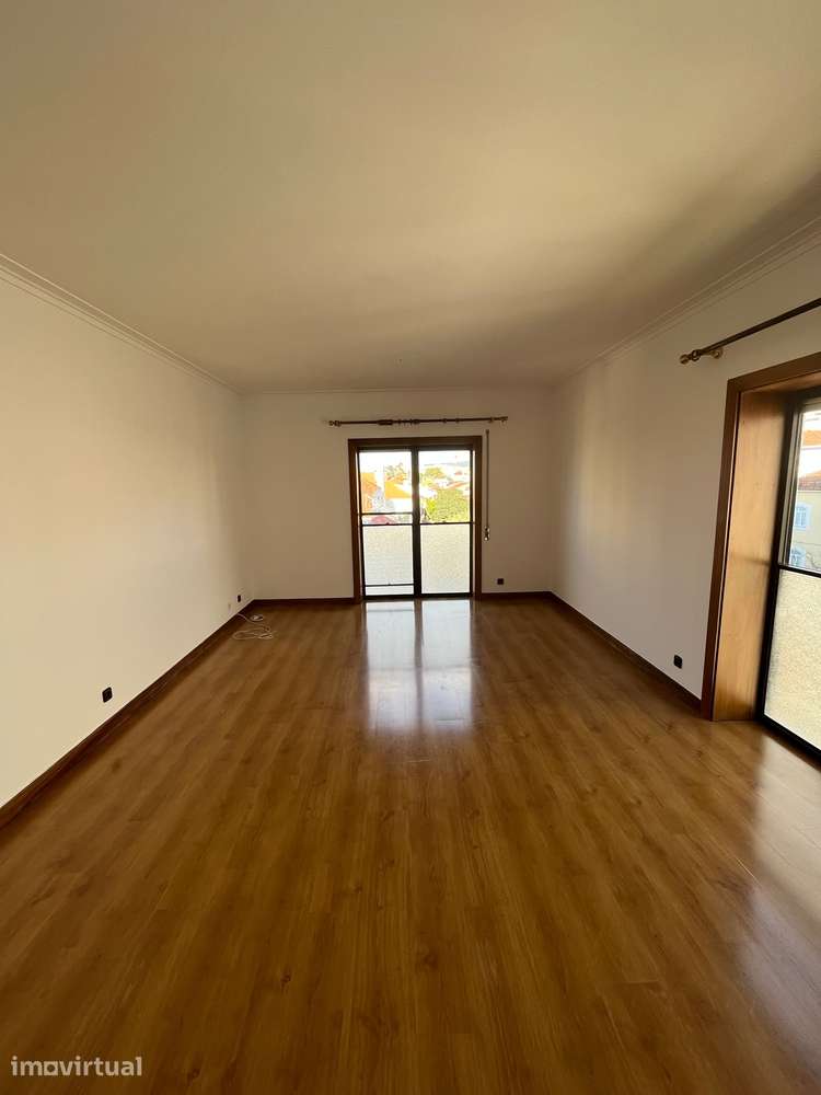 Apartamento T3 com garagem na Rua Gomes Freire, Cruz de Celas - Grande imagem: 2/18