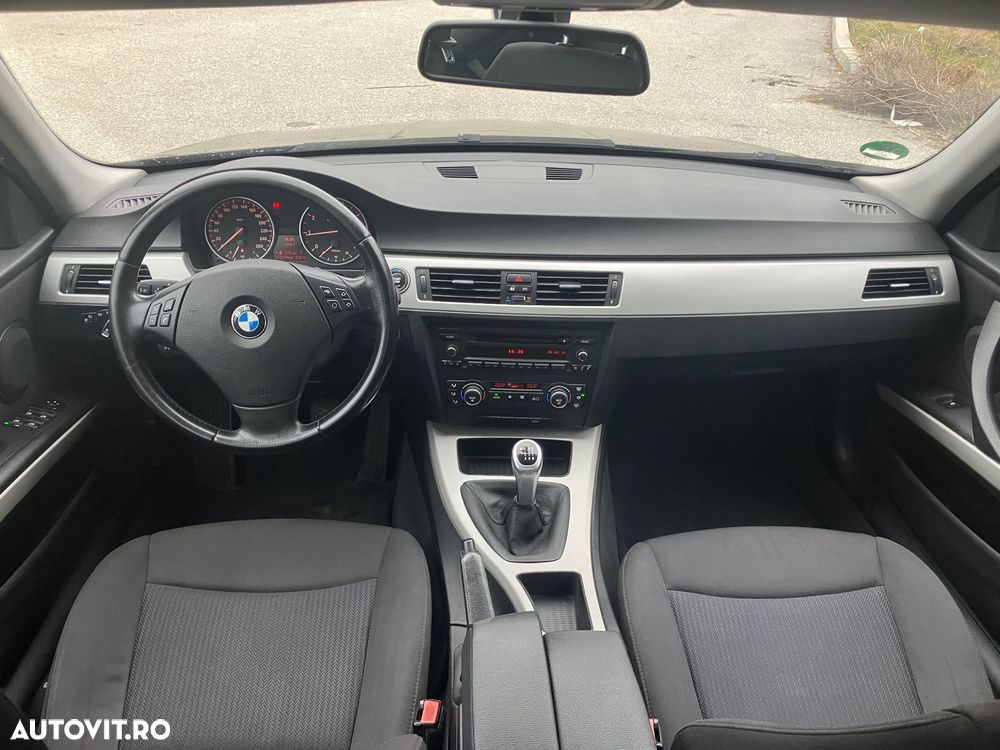 BMW Seria 3 318i - 4