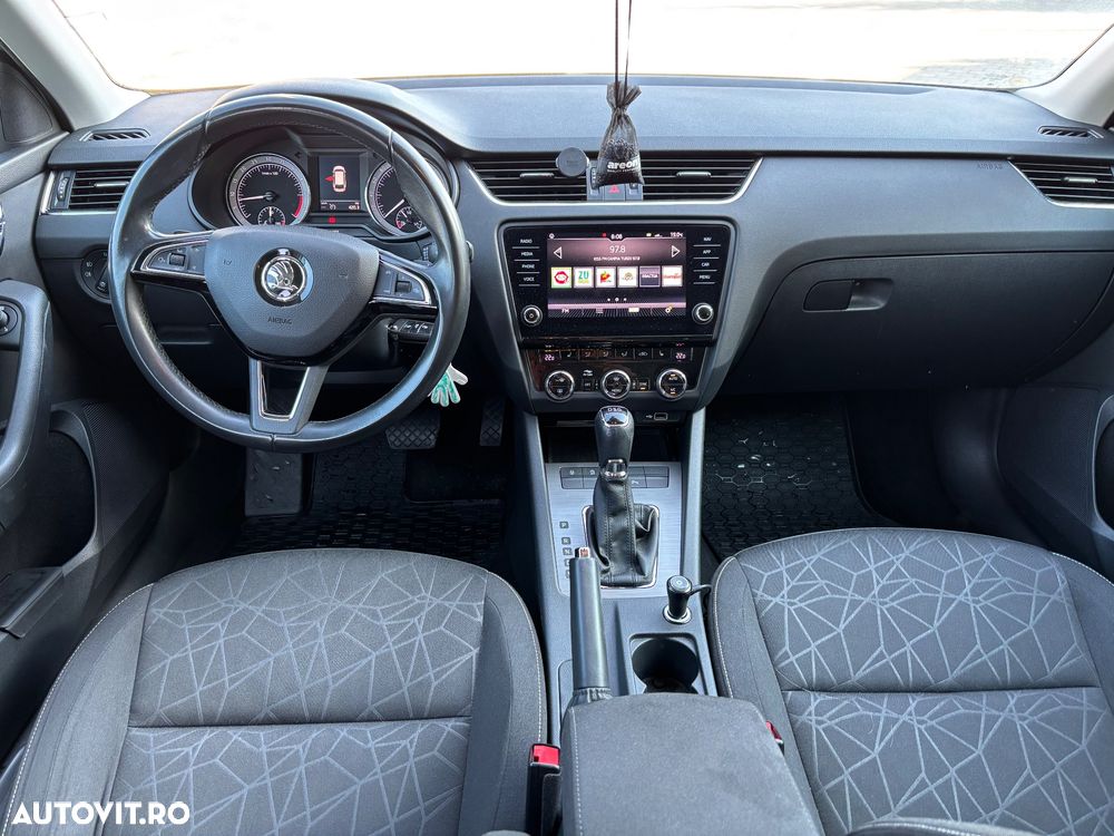 Skoda Octavia 2.0 TDI STYLE DSG - 6