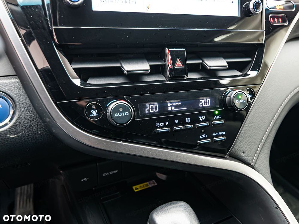Toyota Camry 2.5 Hybrid Executive CVT - 21