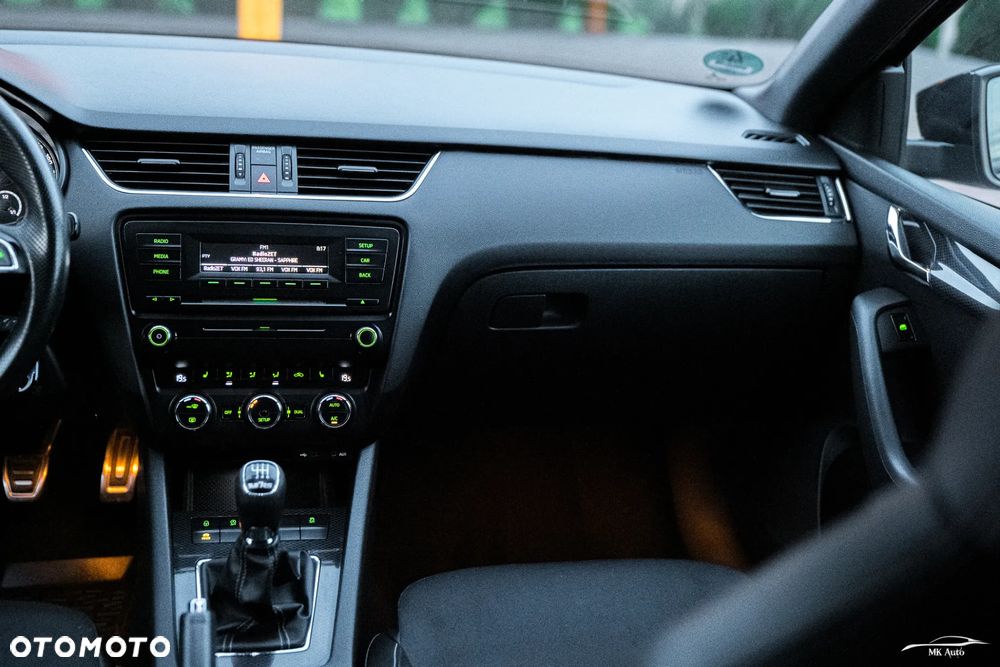 Skoda Octavia Combi 2.0 TDI RS - 29