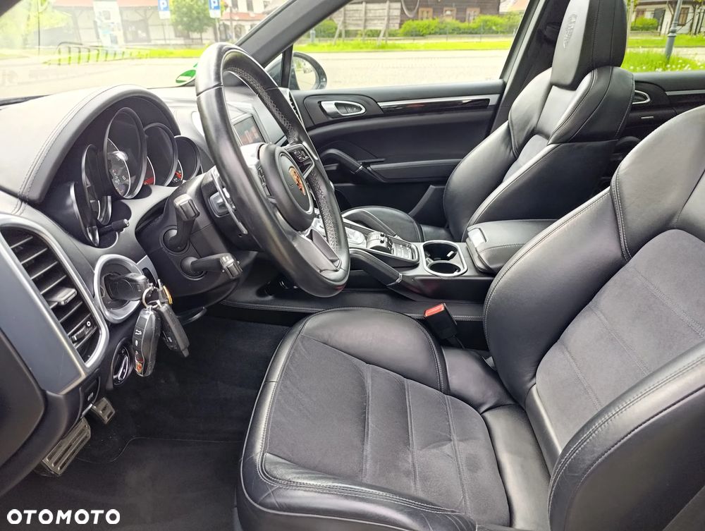 Porsche Cayenne S Platinum Edition - 12