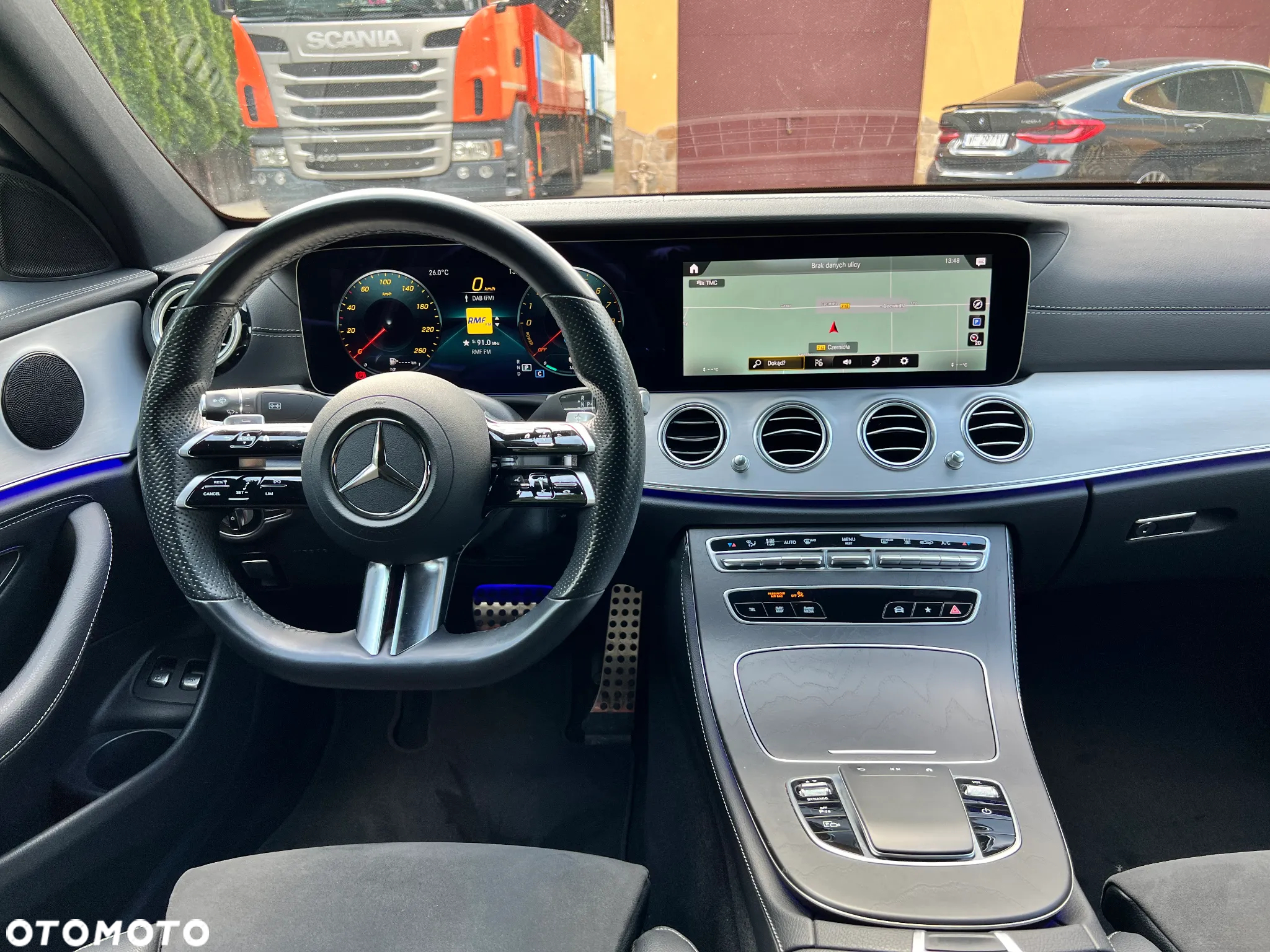 Mercedes-Benz Klasa E 300 AMG - 21