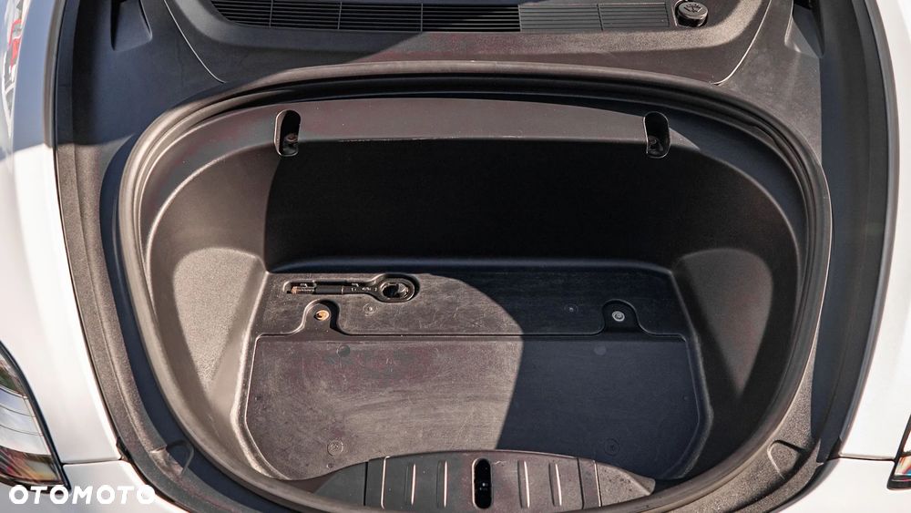 Tesla Model 3 - 14