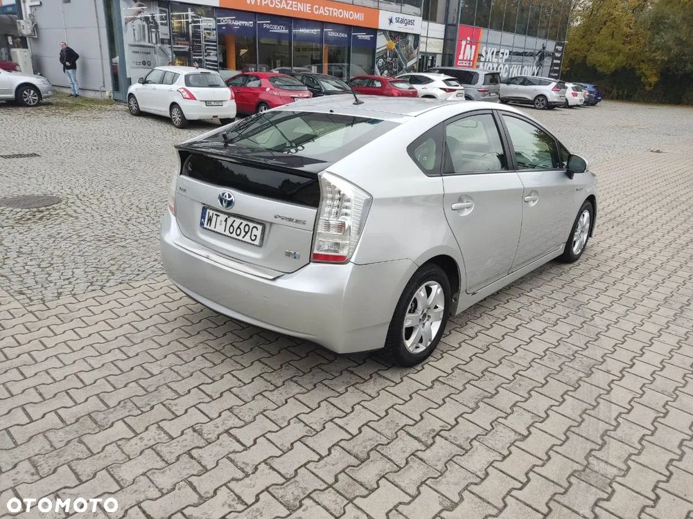 Toyota Prius - 4