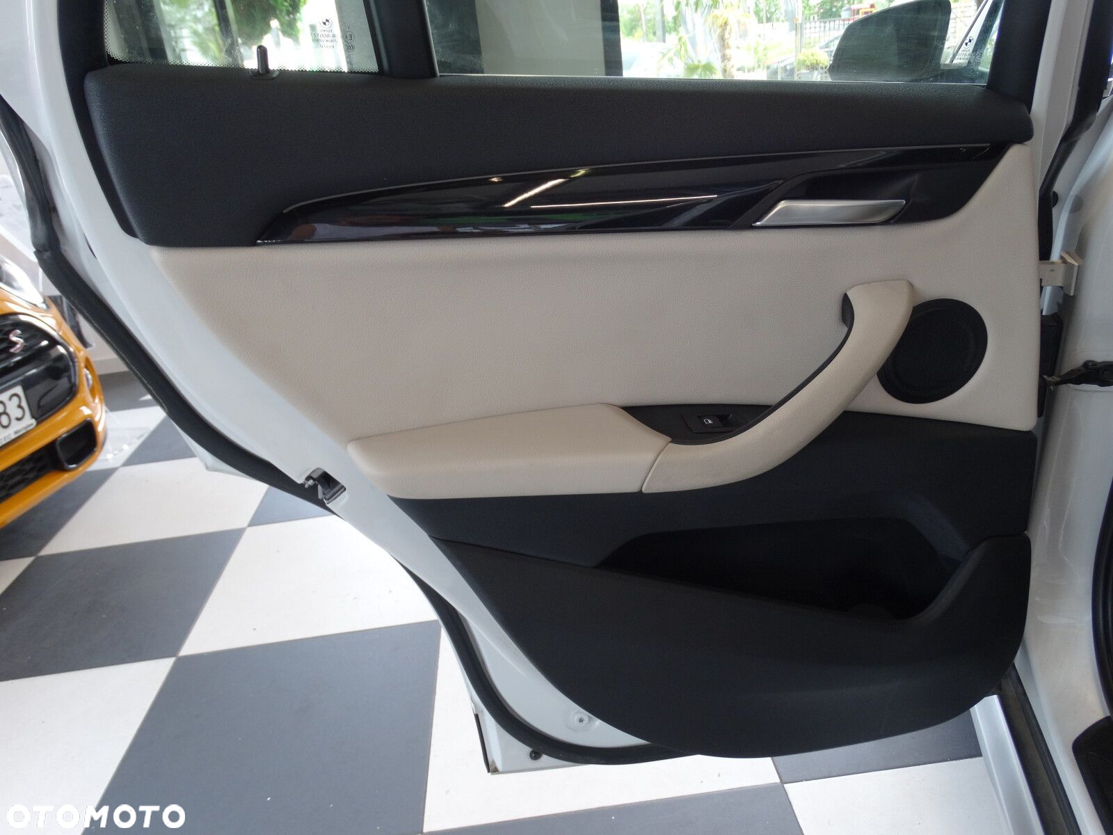 BMW X1 - 11