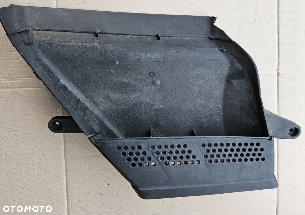 Audi A4 B8 wlot powietrza 8K0129618 - 1