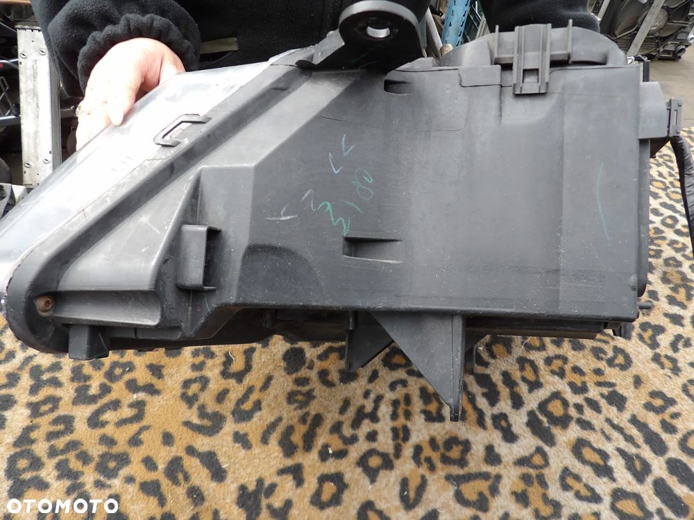 BMW - F25 - PRAWA LAMPA PRZEDNIA - H7 - USZKODZONE SZKŁO - UK - 7
