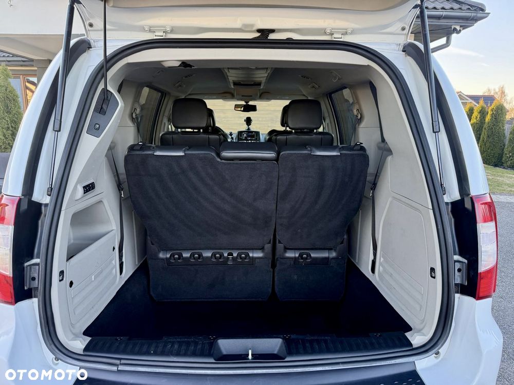 Chrysler Town & Country 3.6 Limited - 15
