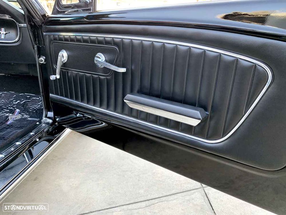 Ford Mustang - 30