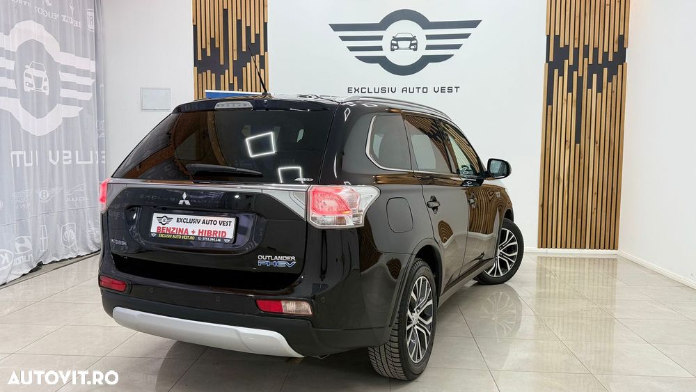 Mitsubishi Outlander 2.0 4WD - 5