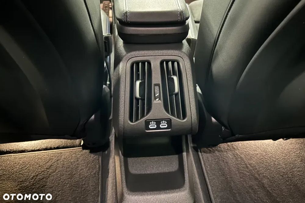 BMW iX2 eDrive20 66.5kWh M Sport - 30