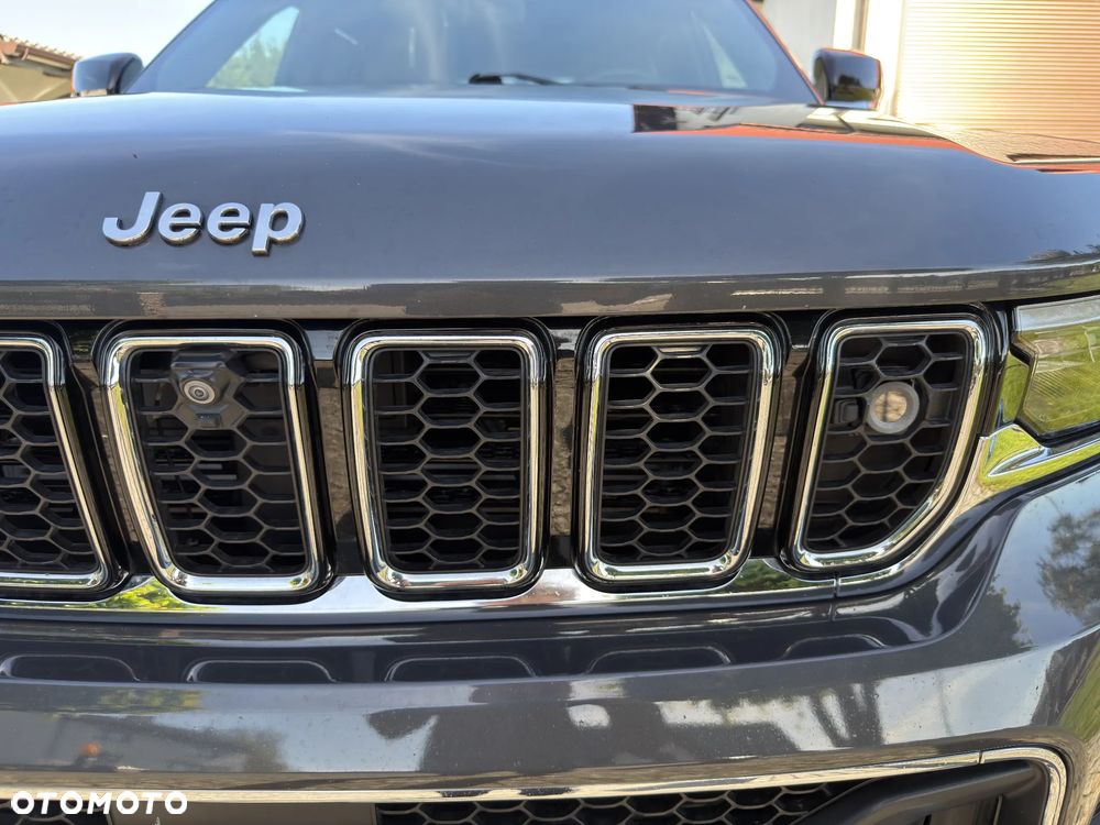 Jeep Grand Cherokee - 26