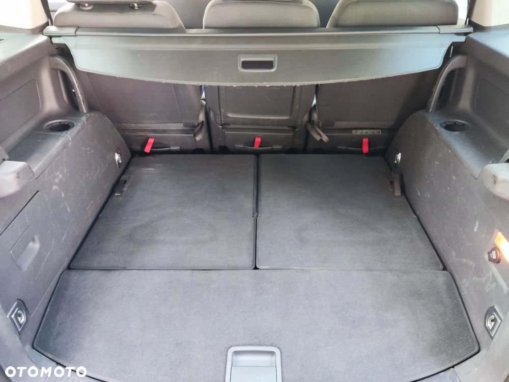 Volkswagen Touran 1.6 FSI Basis - 13