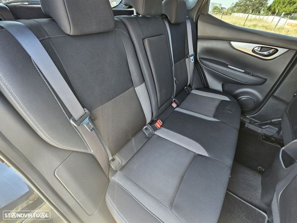 Nissan Qashqai 1.3 DIG-T N-Connecta LED+SKY - 24