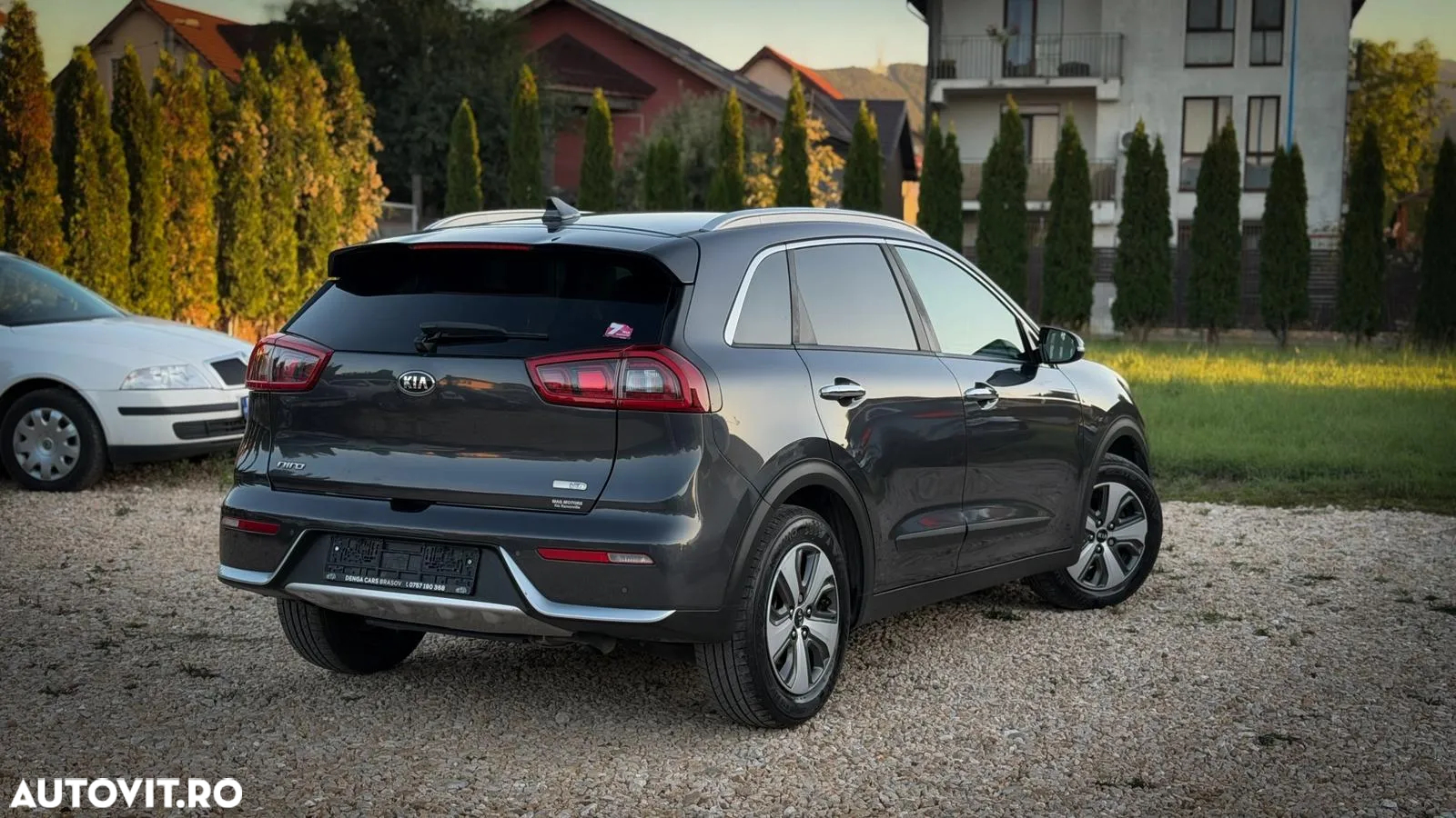 Kia Niro 1.6 GDI 2WD Aut. Vision - 4